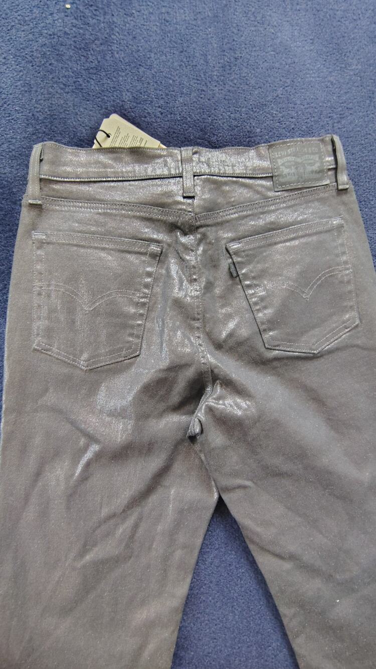 NWT LEVI'S 724 Women’s High Waist Str8 Leg Dk Gray Shine Jeans 30x30 Trendy